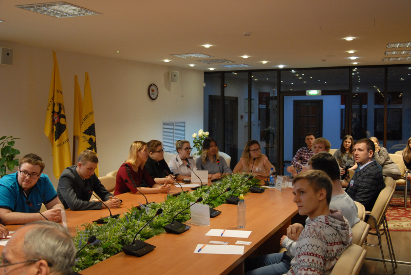 Спешите в музей оружия! Работают оба здания! В здании-шлеме прошли мирные «Музейные баталии» Тульский Государственный Музей Оружия