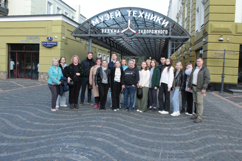 По приглашению московских коллег сотрудники Тульского государственного музея оружия посетили экспозицию Музея техники Вадима Задорожного Тульский Государственный Музей Оружия