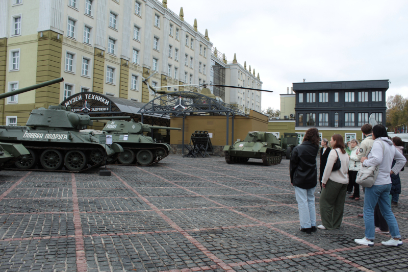 По приглашению московских коллег сотрудники Тульского государственного музея оружия посетили экспозицию Музея техники Вадима Задорожного Тульский Государственный Музей Оружия