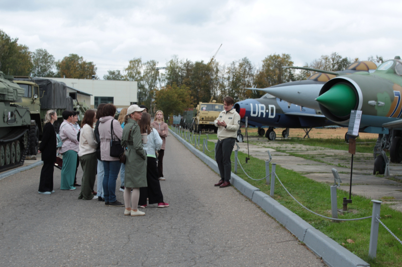 По приглашению московских коллег сотрудники Тульского государственного музея оружия посетили экспозицию Музея техники Вадима Задорожного Тульский Государственный Музей Оружия