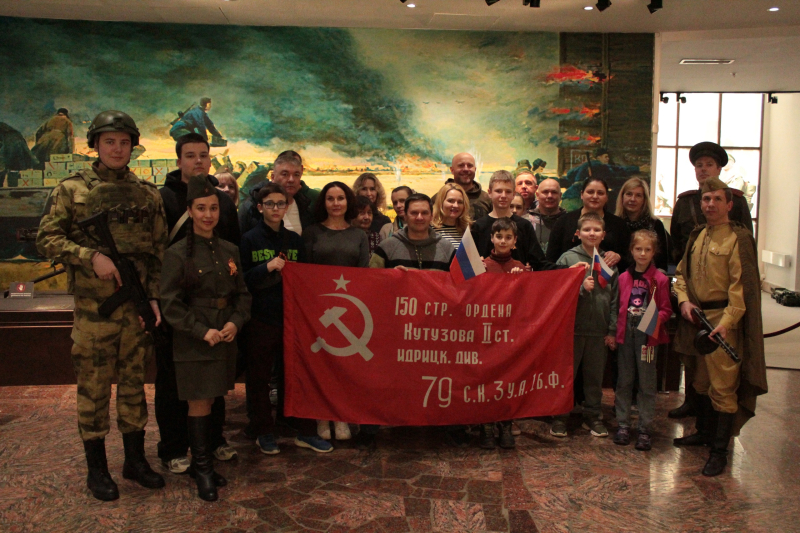 В День Победы посетители музея участвуют в патриотической акции «Под знаменем Победы», пишут письма «Zащитникам Отечества» Тульский Государственный Музей Оружия