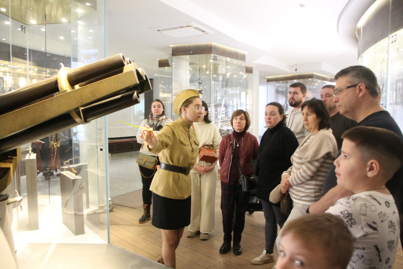 В День защитника Отечества посетителей ожидает глубокое погружение в героическую военную историю России и легендарного тульского оружейного мастерства! Тульский Государственный Музей Оружия