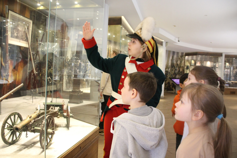 В День защитника Отечества посетителей ожидает глубокое погружение в героическую военную историю России и легендарного тульского оружейного мастерства! Тульский Государственный Музей Оружия