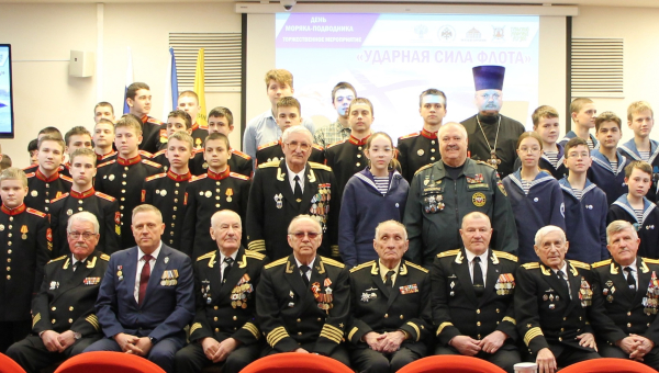 В Тульском музее оружия состоялась встреча членов Тульского морского собрания и Клуба боевых друзей музея с кадетами и суворовцами, учащимися центров образования и студентами Тульский Государственный Музей Оружия