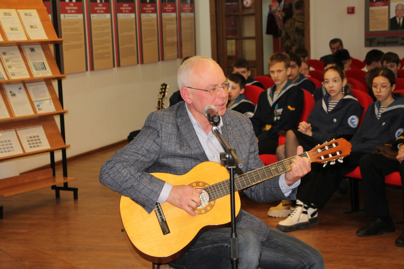 В Тульском музее оружия состоялась встреча членов Тульского морского собрания и Клуба боевых друзей музея с кадетами и суворовцами, учащимися центров образования и студентами Тульский Государственный Музей Оружия