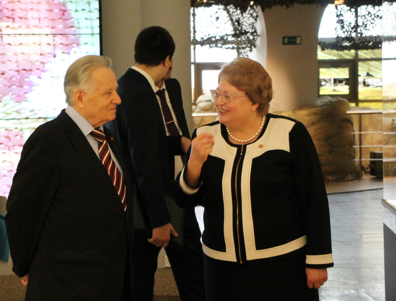 Советник Председателя Российского военно-исторического общества Р.И. Мединский посетил Тульский музей оружия Тульский Государственный Музей Оружия