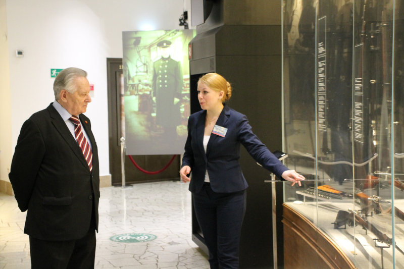 Советник Председателя Российского военно-исторического общества Р.И. Мединский посетил Тульский музей оружия Тульский Государственный Музей Оружия