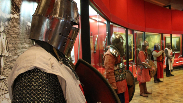 Удивительный «Рыцарский зал» Эрмитажа открыт в здании музея оружия в Тульском кремле! Спешите на выставку! Тульский Государственный Музей Оружия