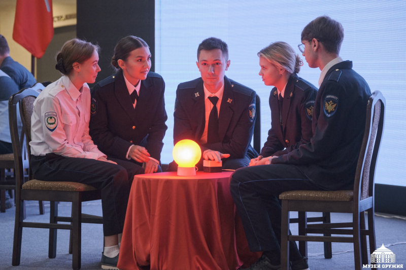Знаете, что объединяет будущих педагогов и юристов, действующих инженеров ОПК и сотрудников полиции? Тульский Государственный Музей Оружия