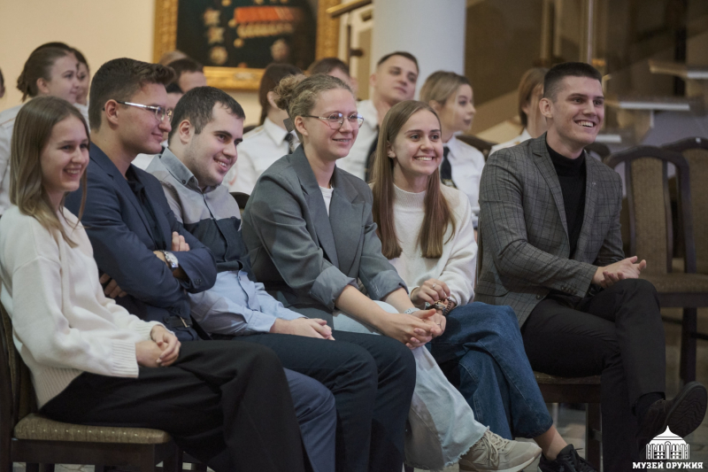 Знаете, что объединяет будущих педагогов и юристов, действующих инженеров ОПК и сотрудников полиции? Тульский Государственный Музей Оружия