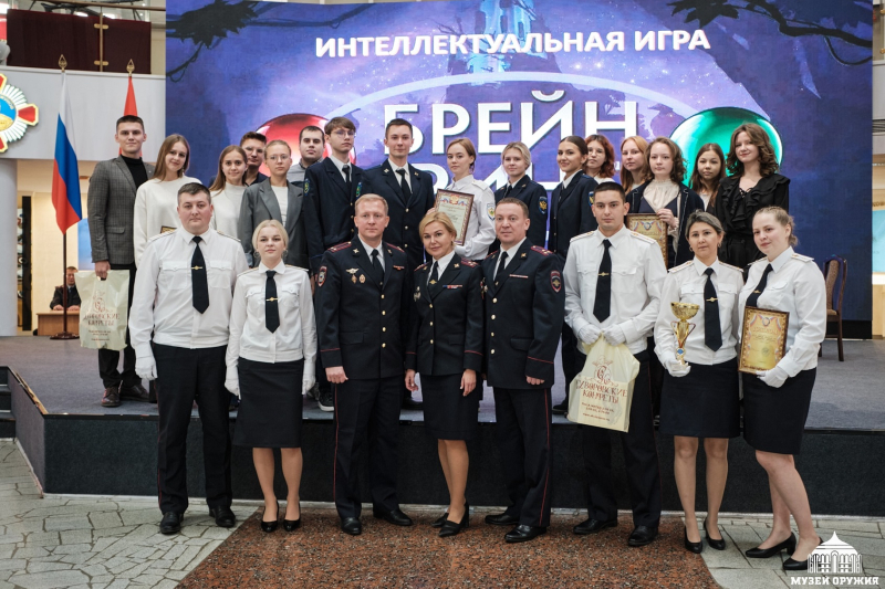 Знаете, что объединяет будущих педагогов и юристов, действующих инженеров ОПК и сотрудников полиции? Тульский Государственный Музей Оружия