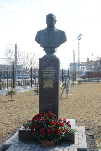 21 марта состоялась памятная церемония возложения цветов к бюсту Н.А. Макаровца на Аллее Славы знаменитых оружейников г.Тулы на территории Тульского музея оружия Тульский Государственный Музей Оружия