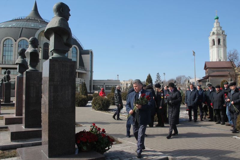 21 марта состоялась памятная церемония возложения цветов к бюсту Н.А. Макаровца на Аллее Славы знаменитых оружейников г.Тулы на территории Тульского музея оружия Тульский Государственный Музей Оружия