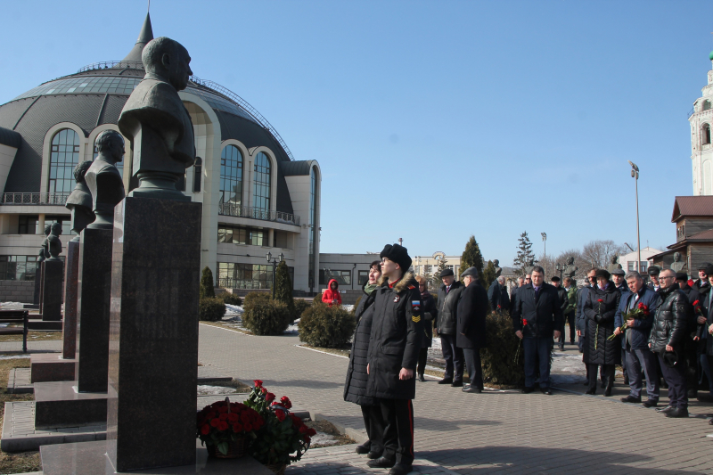 21 марта состоялась памятная церемония возложения цветов к бюсту Н.А. Макаровца на Аллее Славы знаменитых оружейников г.Тулы на территории Тульского музея оружия Тульский Государственный Музей Оружия
