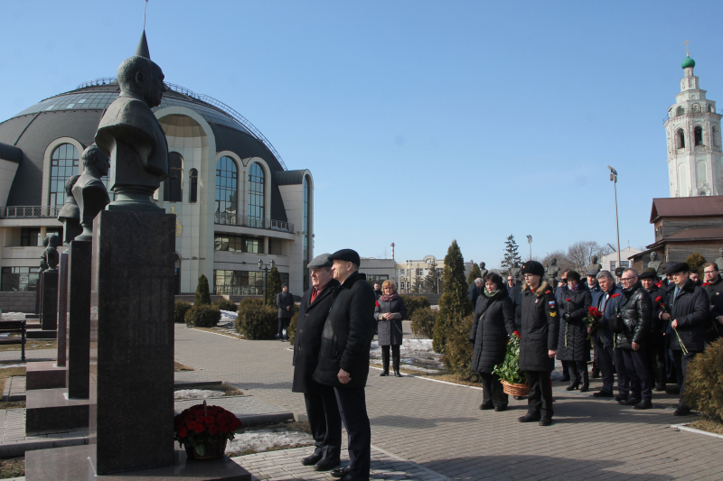 21 марта состоялась памятная церемония возложения цветов к бюсту Н.А. Макаровца на Аллее Славы знаменитых оружейников г.Тулы на территории Тульского музея оружия Тульский Государственный Музей Оружия