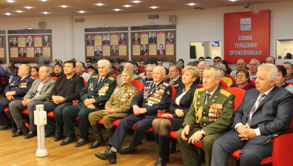 «Спасибо тебе, солдат!». В музее оружия авторы военно-патриотических публикаций… Тульский Государственный Музей Оружия