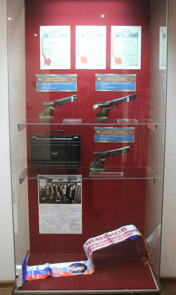 Легенда стрелкового спорта»! В Тульском государственном музее оружия открылась выставка, посвященная 100-летию Ефима Леонтьевича Хайдурова – всемирно известного конструктора спортивного оружи Тульский Государственный Музей Оружия