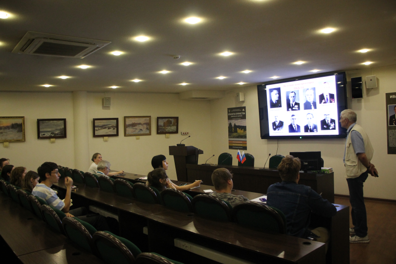 Пока музей закрыт для посетителей в санитарный день, экскурсоводы и научные сотрудники совершенствуют свои знания! Тульский Государственный Музей Оружия