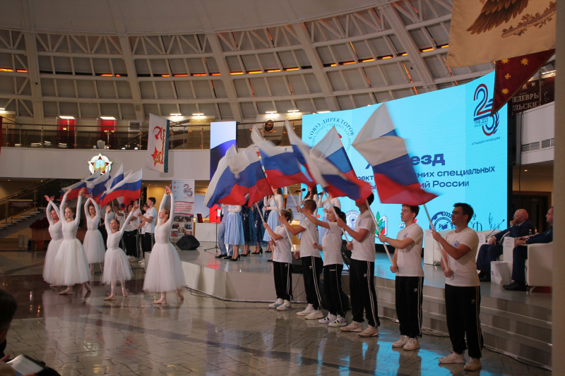 В Зале Славы российского оружия Тульского государственного музея оружия состоялся XII Всероссийский съезд Союза директоров средних специальных учебных заведений России Тульский Государственный Музей Оружия