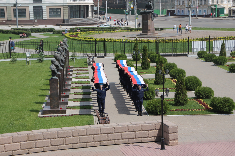 «Под флагом России – мы едины!». В День России в Тульском музее оружия состоялась яркая патриотическая акция. Тульский Государственный Музей Оружия