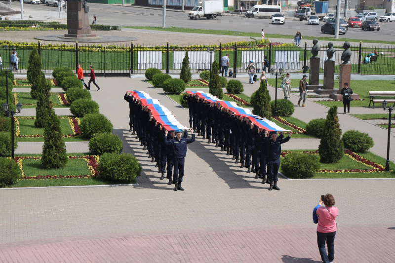 «Под флагом России – мы едины!». В День России в Тульском музее оружия состоялась яркая патриотическая акция. Тульский Государственный Музей Оружия