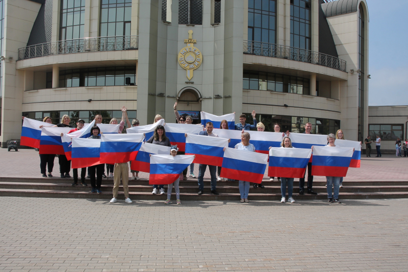 «Под флагом России – мы едины!». В День России в Тульском музее оружия состоялась яркая патриотическая акция. Тульский Государственный Музей Оружия