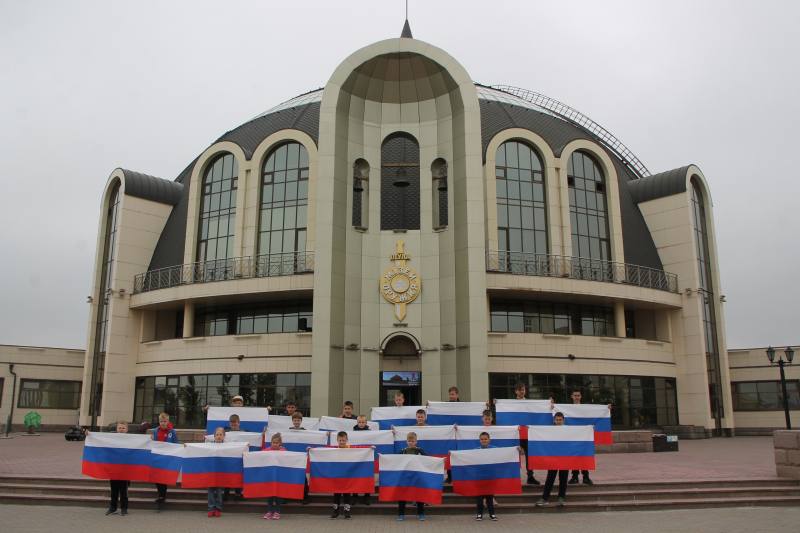 «Под флагом России – мы едины!». В День России в Тульском музее оружия состоялась яркая патриотическая акция. Тульский Государственный Музей Оружия