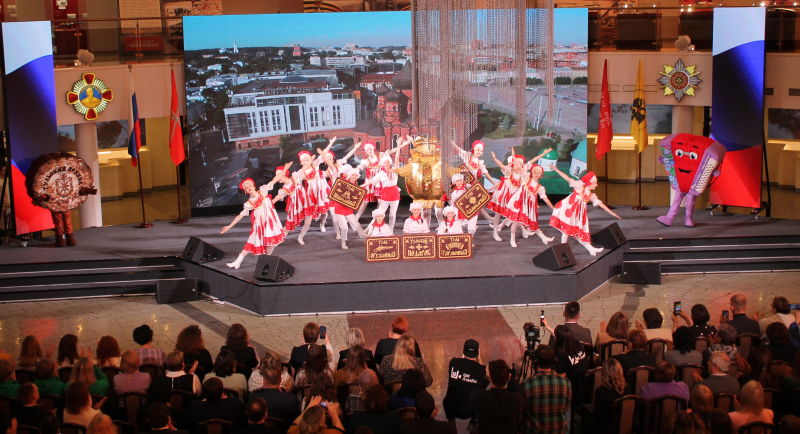 Торжественная церемония открытия VI Всероссийского фестиваля клубов «Учитель года» «Российское учительство: воспитание через любовь» состоялась сегодня в Тульском государственном музее оружия Тульский Государственный Музей Оружия