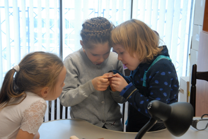 Юные оружейники в мастерской музея. Тульский Государственный Музей Оружия