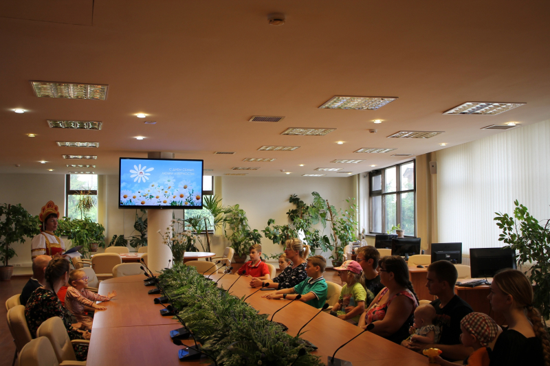 Сегодня в музее оружия проходят конкурсы, мастер-классы, музейное ромашковое селфи и другие увлекательные мероприятия. Тульский Государственный Музей Оружия