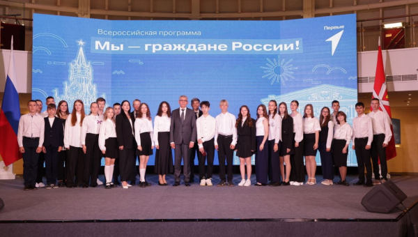 12 июня в Тульском музее оружия Губернатор Тульской области Дмитрий Вячеславович Миляев в торжественной обстановке вручил паспорта 25 тульским школьникам Тульский Государственный Музей Оружия