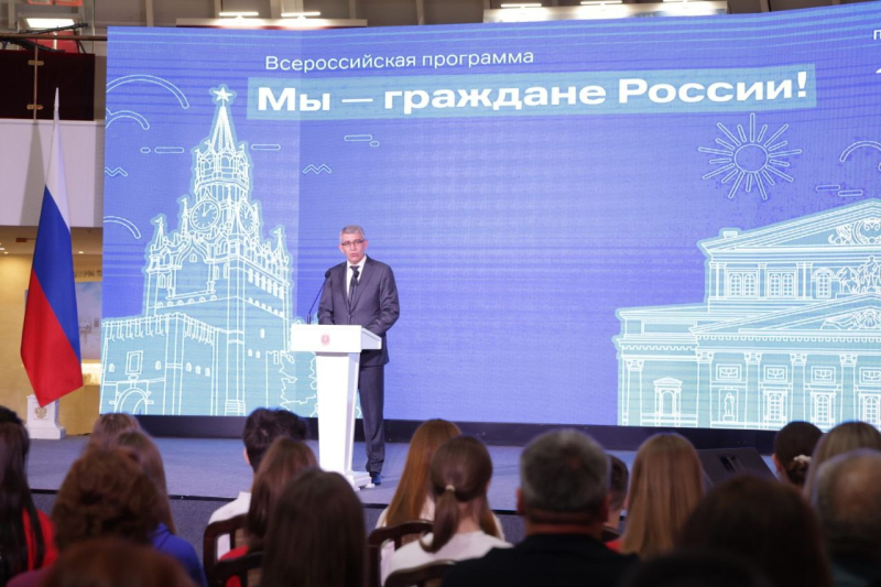 12 июня в Тульском музее оружия Губернатор Тульской области Дмитрий Вячеславович Миляев в торжественной обстановке вручил паспорта 25 тульским школьникам Тульский Государственный Музей Оружия