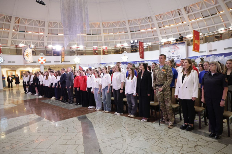 12 июня в Тульском музее оружия Губернатор Тульской области Дмитрий Вячеславович Миляев в торжественной обстановке вручил паспорта 25 тульским школьникам Тульский Государственный Музей Оружия