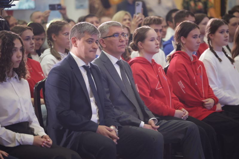 12 июня в Тульском музее оружия Губернатор Тульской области Дмитрий Вячеславович Миляев в торжественной обстановке вручил паспорта 25 тульским школьникам Тульский Государственный Музей Оружия