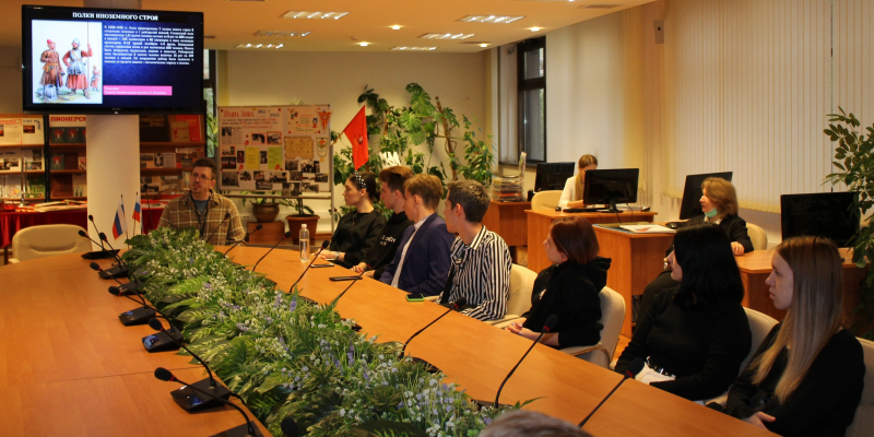 В «Ночь музеев» состоялась лекция научного сотрудника музея А.Б. Арбекова «Великий Петр, твой каждый след для сердца русского есть памятник священный!» Тульский Государственный Музей Оружия