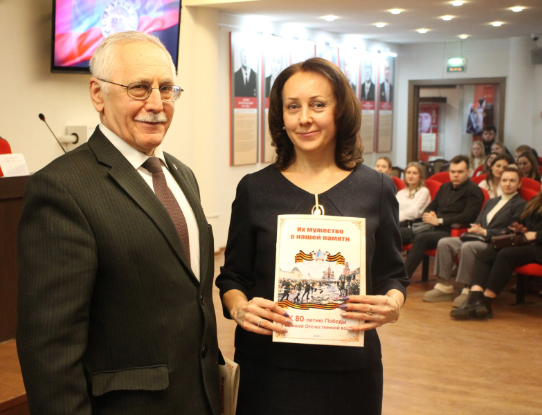 В Тульском государственном музее оружия состоялся круглый стол «От Александра Невского до современных героев». Тульский Государственный Музей Оружия