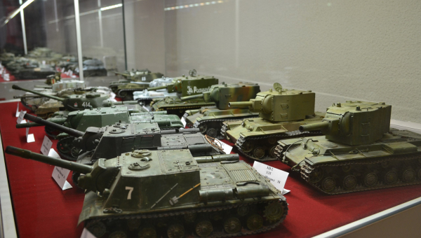 Успейте посетить! Только до 19 мая в музее оружия (здание – шлем) работает выставка масштабных моделей техники Тульский Государственный Музей Оружия