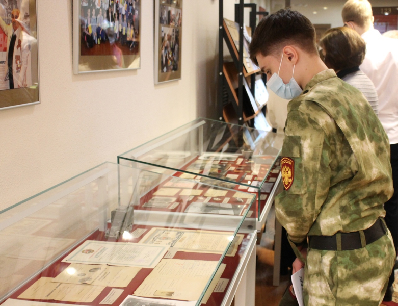 В музее оружия состоялось открытие тематической персональной выставки «Михаил Придонов: художник, писатель, патриот». Тульский Государственный Музей Оружия