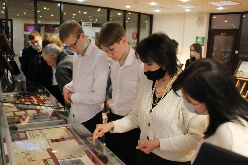 В музее оружия состоялось открытие тематической персональной выставки «Михаил Придонов: художник, писатель, патриот». Тульский Государственный Музей Оружия