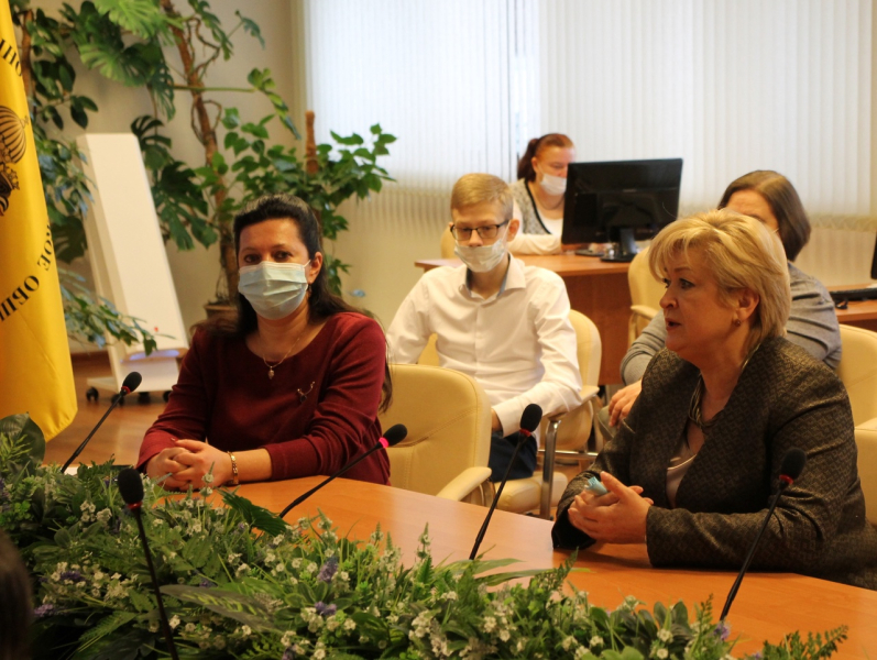 В музее оружия состоялось открытие тематической персональной выставки «Михаил Придонов: художник, писатель, патриот». Тульский Государственный Музей Оружия