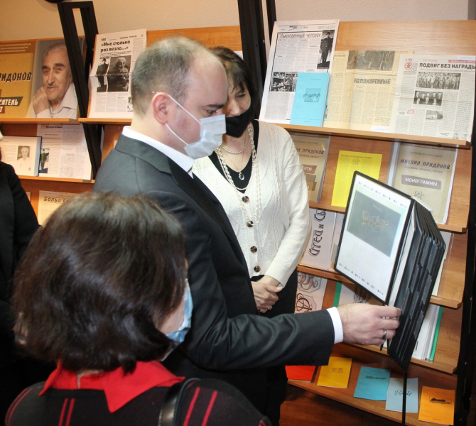 В музее оружия состоялось открытие тематической персональной выставки «Михаил Придонов: художник, писатель, патриот». Тульский Государственный Музей Оружия