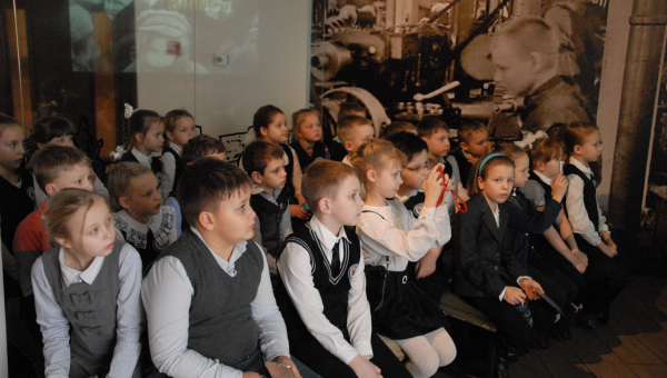 Урок мужества, посвященный 75-летию Сталинградской битвы, в музее оружия! Тульский Государственный Музей Оружия