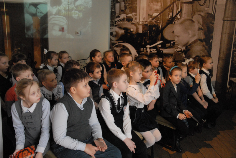 Урок мужества, посвященный 75-летию Сталинградской битвы, в музее оружия! Тульский Государственный Музей Оружия