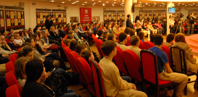 «Прощание славянки». Документально-эпический роман О.П. Свешникова презентовали в музее оружия. Тульский Государственный Музей Оружия