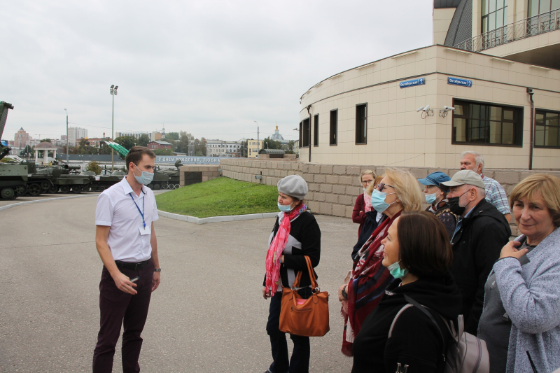 Отличная погода и праздничное настроение! «Сердце оружейной Тулы». Пешеходные тематические экскурсии музея оружия. Тульский Государственный Музей Оружия