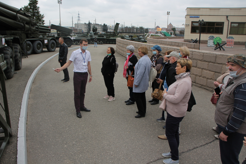 Отличная погода и праздничное настроение! «Сердце оружейной Тулы». Пешеходные тематические экскурсии музея оружия. Тульский Государственный Музей Оружия