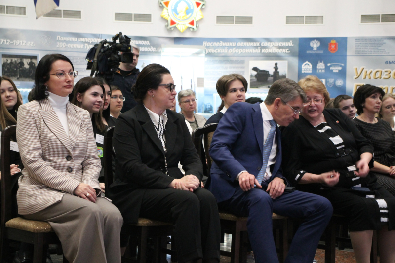 «От истоков боевой славы - до подвигов современных героев»: в Тульском музее оружия состоялся II региональный слет именных школ Тульской области, посвященный Дню Героев Отечества. Тульский Государственный Музей Оружия