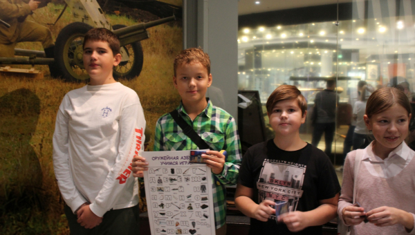 Праздничные мероприятия в музее оружия продолжаются! Культурно-образовательная программа «Оружейная азбука: учимся играя» и командно-стратегическая игра «Стальные стражи в бою» Тульский Государственный Музей Оружия