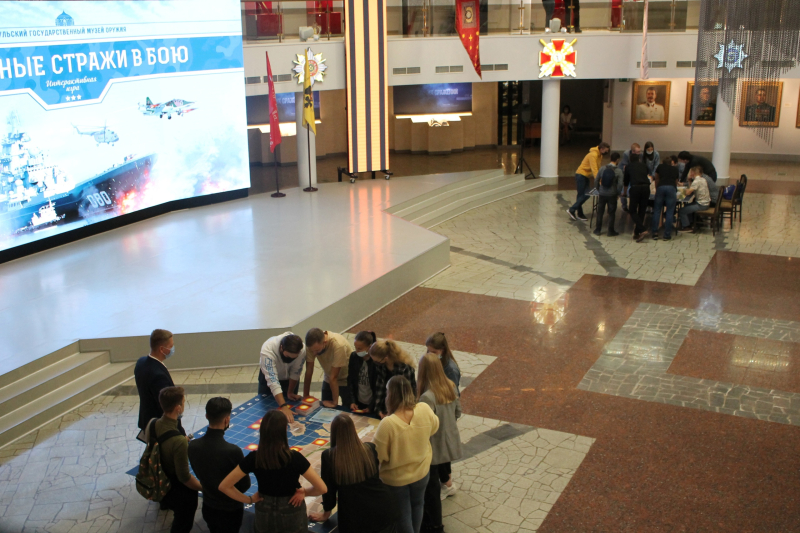 Праздничные мероприятия в музее оружия продолжаются! Культурно-образовательная программа «Оружейная азбука: учимся играя» и командно-стратегическая игра «Стальные стражи в бою» Тульский Государственный Музей Оружия