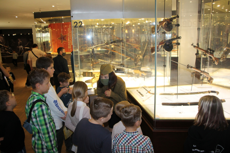 Праздничные мероприятия в музее оружия продолжаются! Культурно-образовательная программа «Оружейная азбука: учимся играя» и командно-стратегическая игра «Стальные стражи в бою» Тульский Государственный Музей Оружия